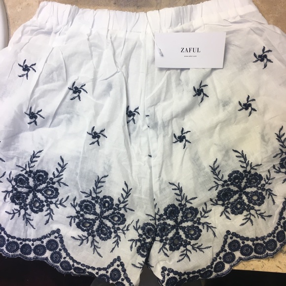 Crop top and shorts - Picture 3 of 6